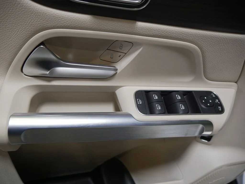 New 2026 Polar White Mercedes-Benz GLB 250 image 18