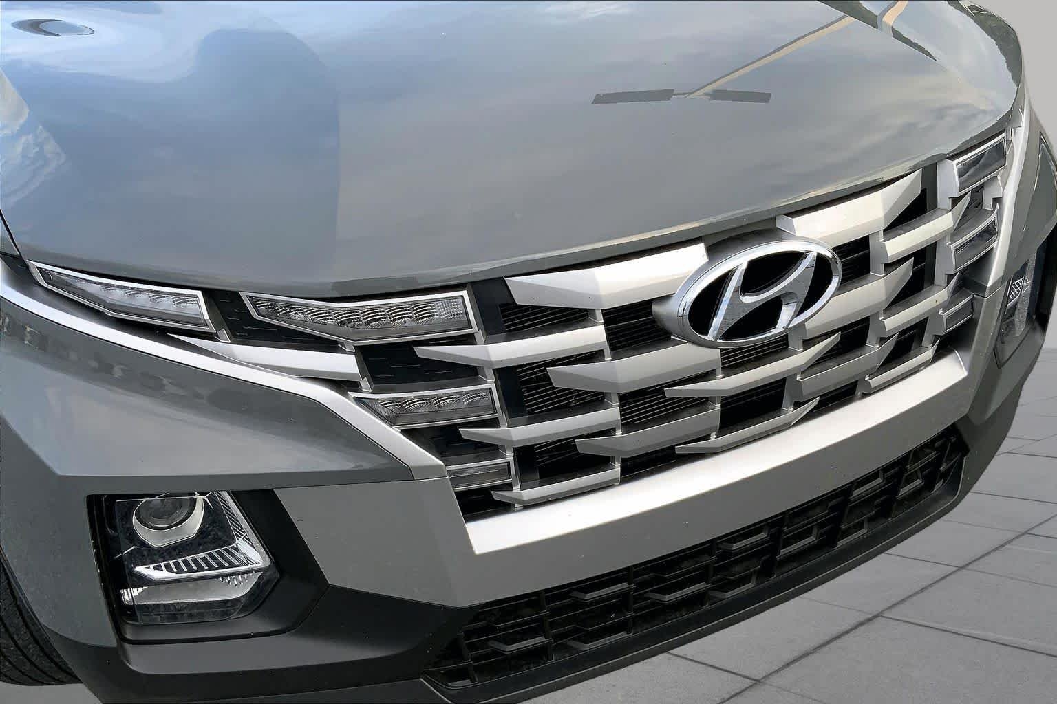 Used 2023 Hampton Gray Hyundai SEL image 29