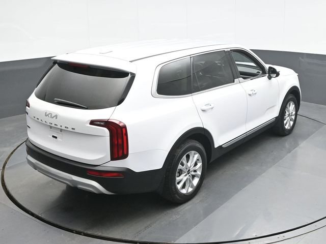 Used 2022 White Kia LX image 17