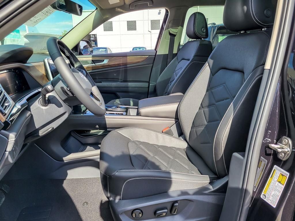 New 2026 Deep Black Pearl Volkswagen 2.0T SE w/Technology image 6