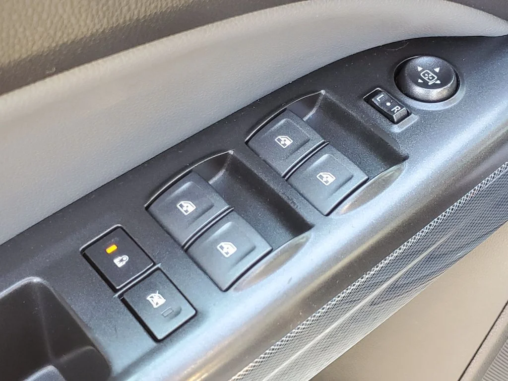 Used 2019 Gray Chevrolet Z71 image 28