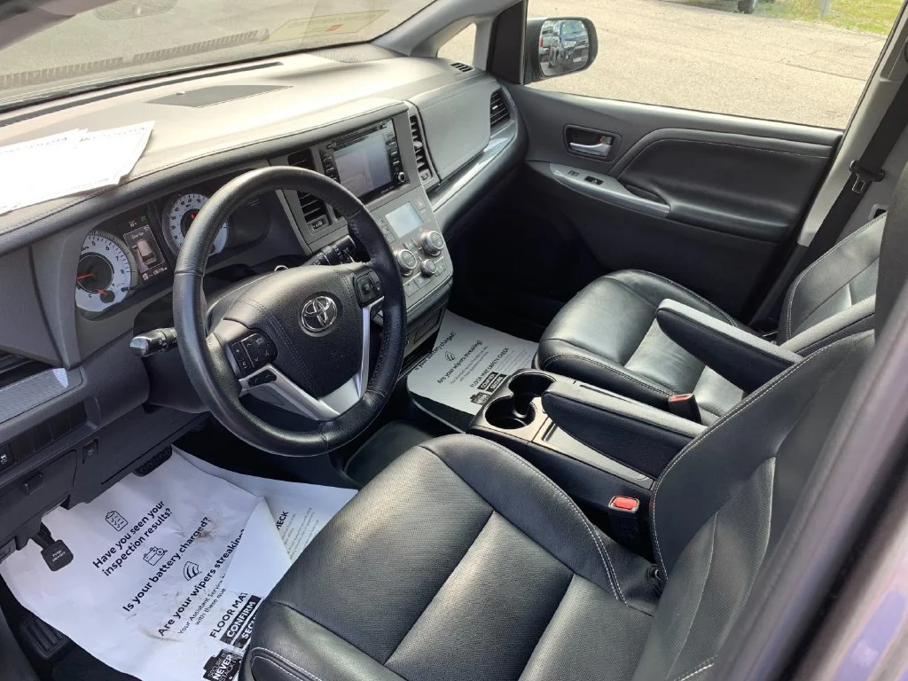 Used 2018 Gray Toyota SE Premium image 11