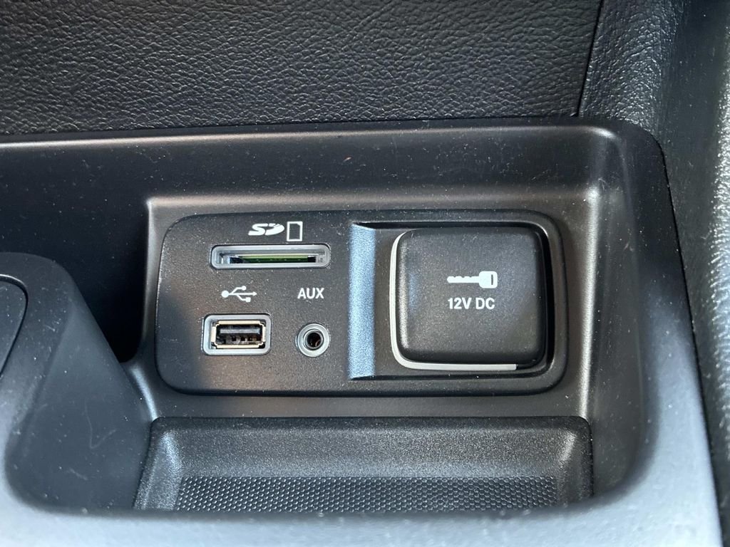Used 2014 Silver Jeep Latitude image 31