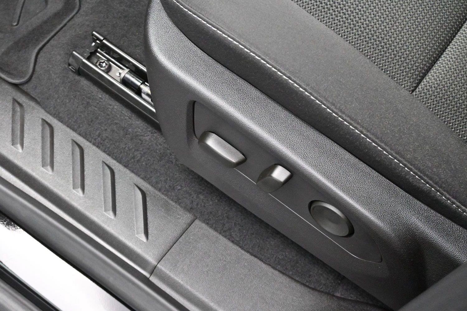 Used 2025 Onyx Black GMC Elevation image 14