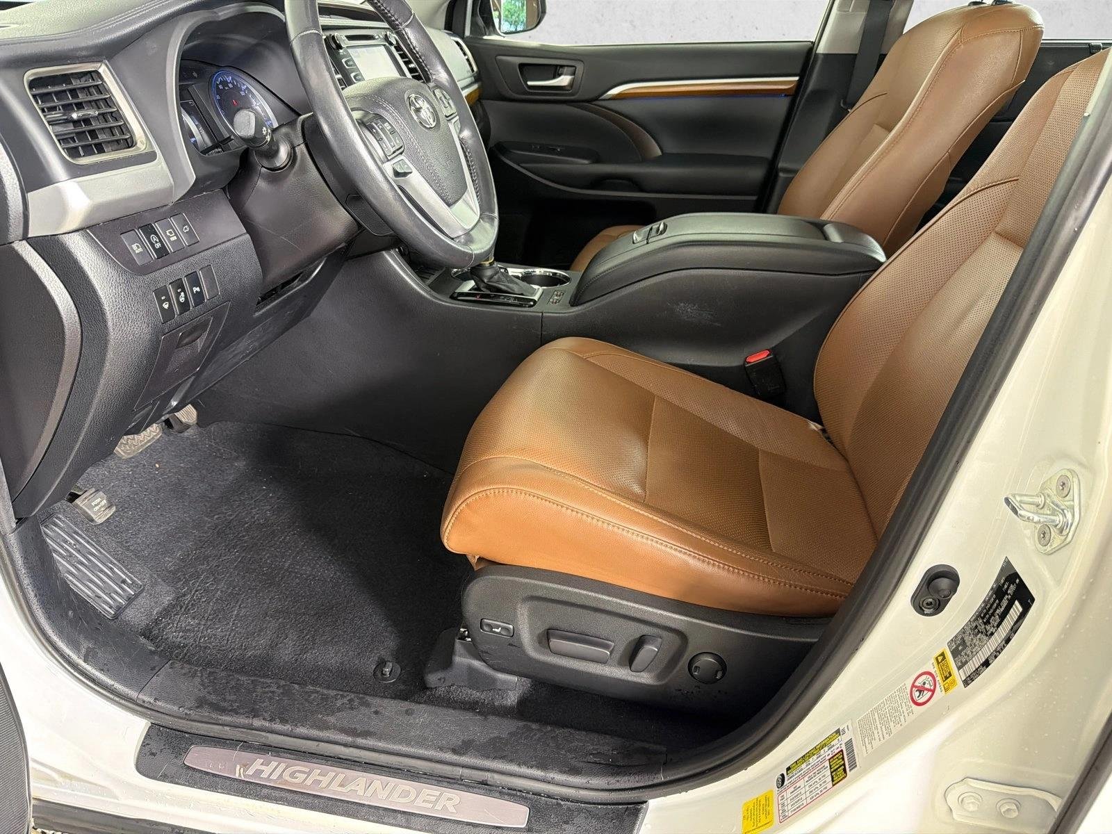 Used 2019 Blizzard Pearl Toyota Limited Platinum image 11