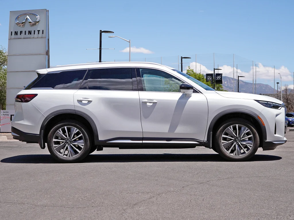 Certified Used 2026 Radiant White INFINITI LUXE image 12