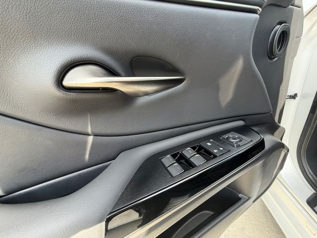 Used 2023 White Lexus 350 image 11