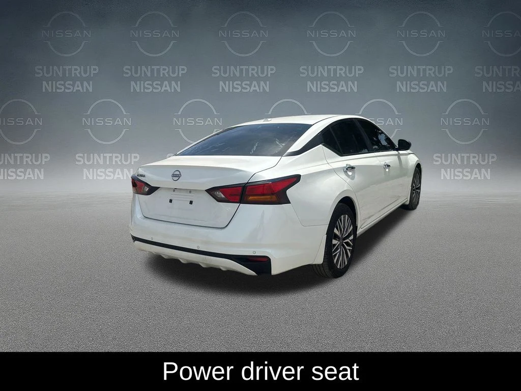 Used 2025 White Nissan 2.5 SV image 7
