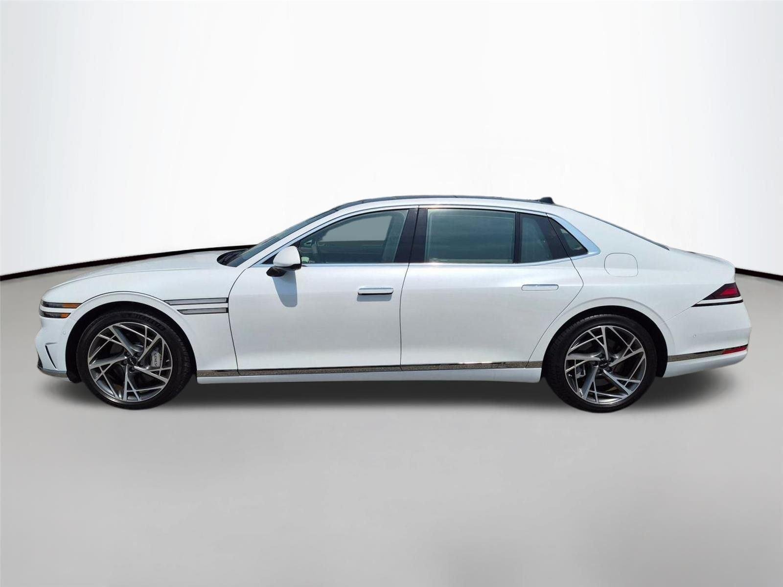 Used 2025 Uyuni White Genesis 3.5T image 8
