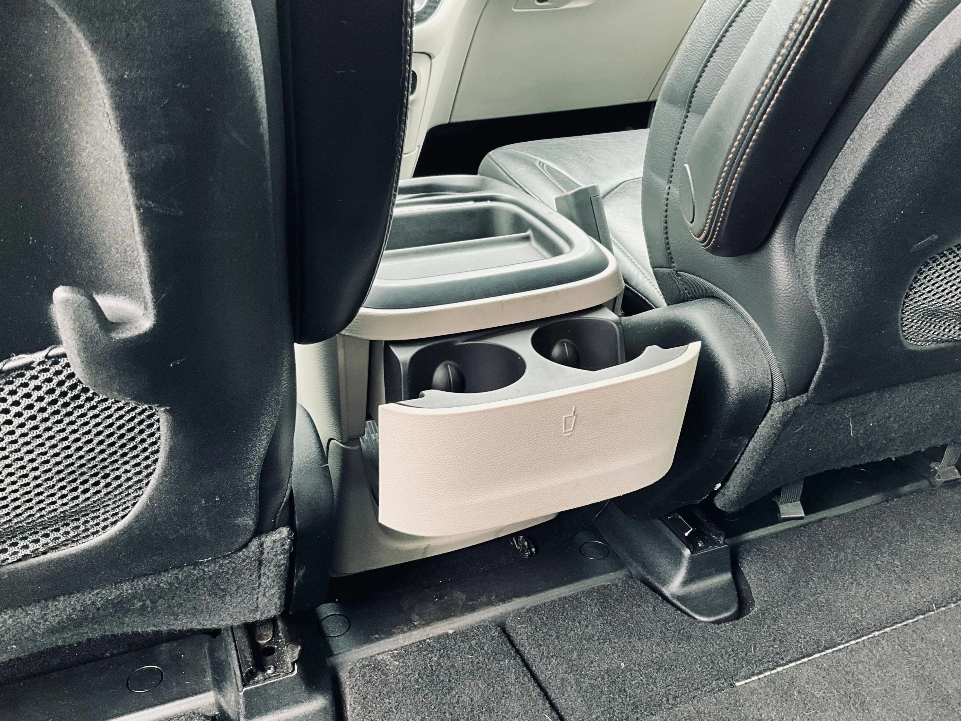 Used 2017 Silver Chrysler Touring L image 25
