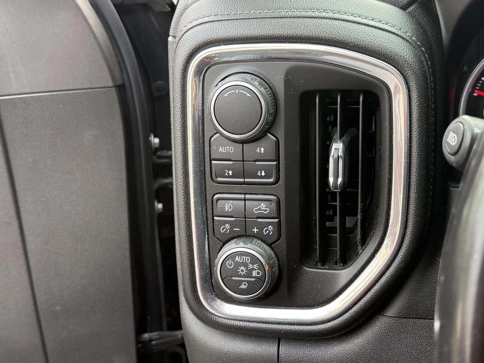 Used 2019 Black Chevrolet High Country image 20