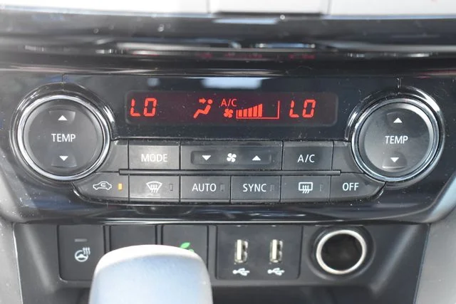 Used 2025 Silver Mitsubishi SEL image 30