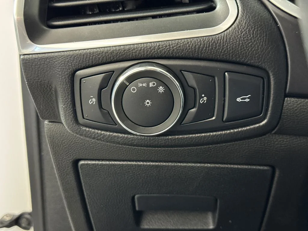 Used 2017 White Ford Titanium image 32
