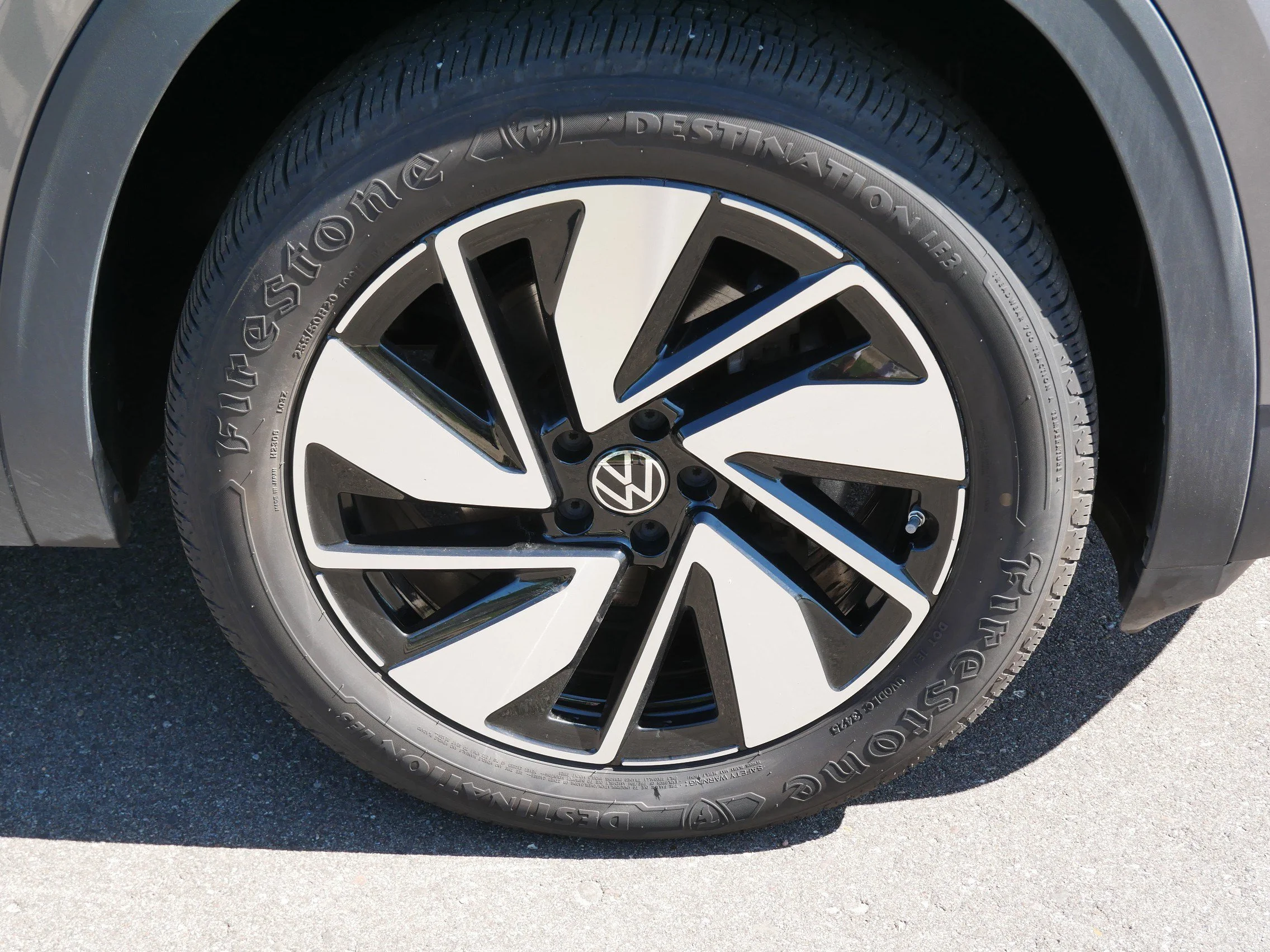 Certified Used 2025 Platinum Gray Metallic Volkswagen 2.0T SE w/Technology image 15
