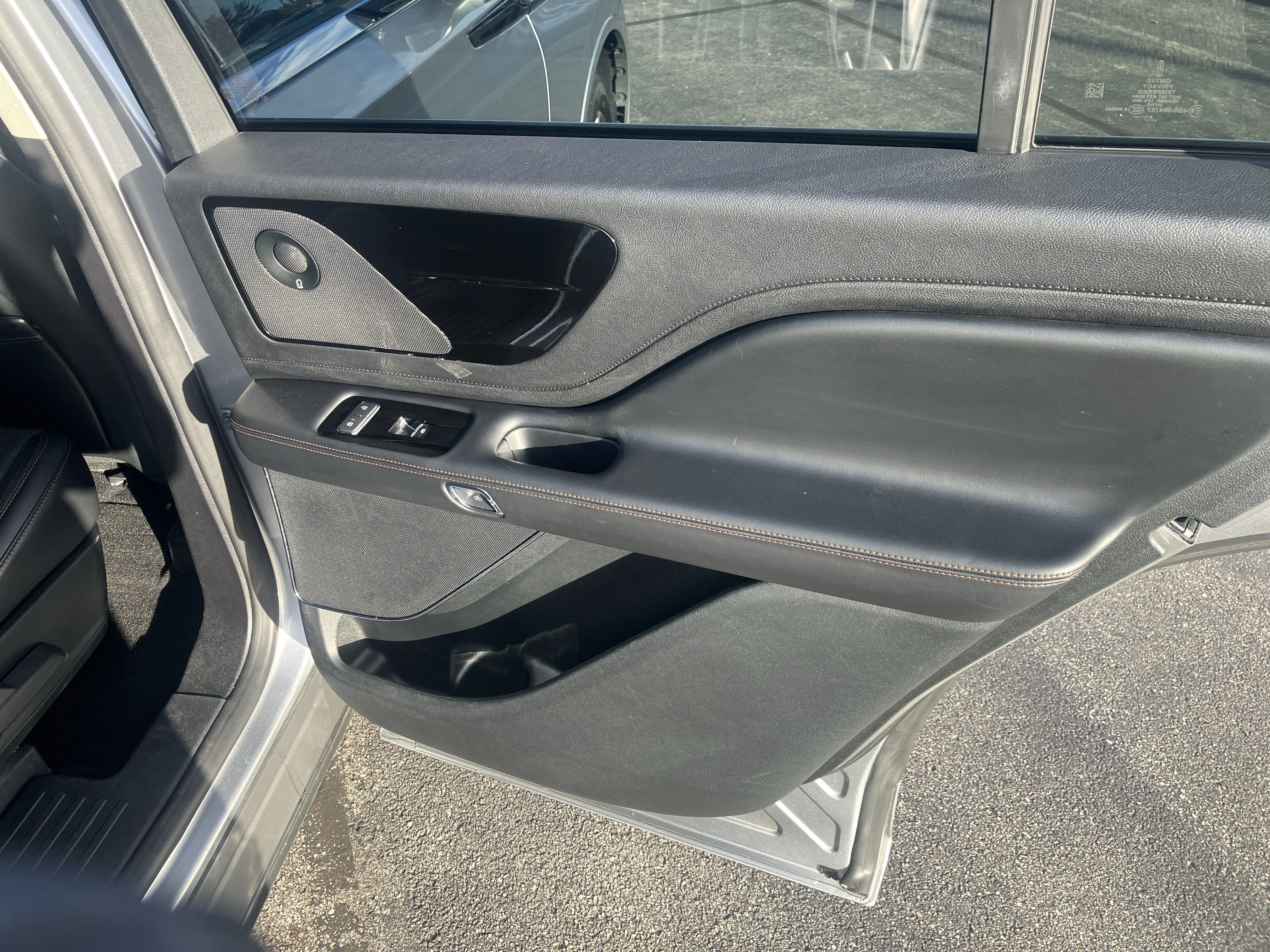 Used 2020 Radiance Metallic Lincoln Grand Touring image 12