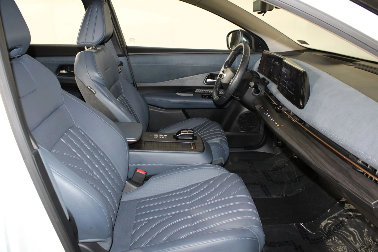 Used 2024 White Nissan PLATINUM+ e-4ORCE image 15