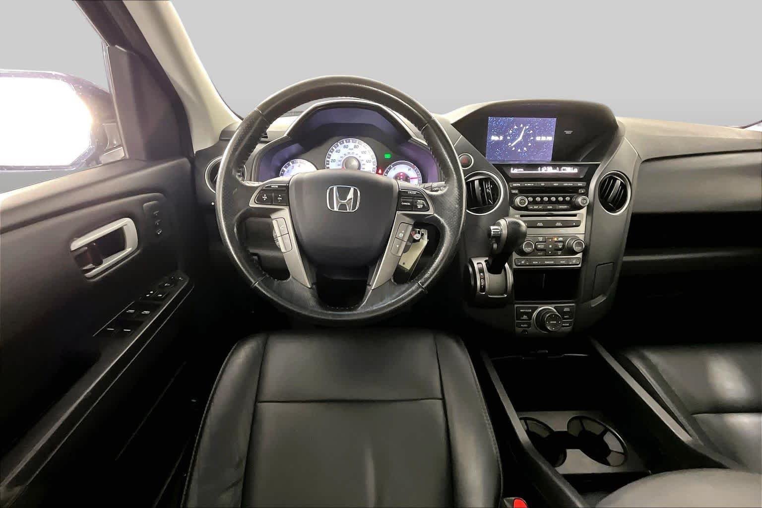 Used 2015 Crystal Black Pearl Honda Touring image 6