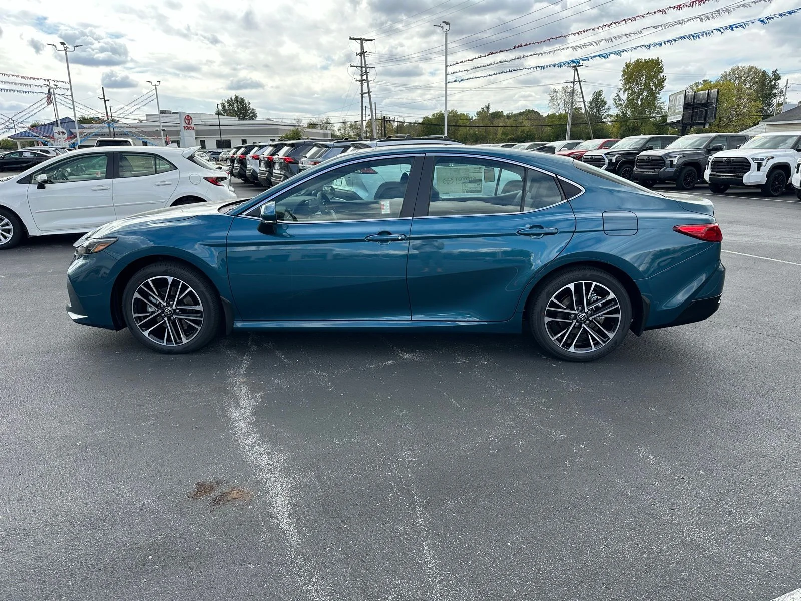 2026 Toyota Camry XLE - Photo 2