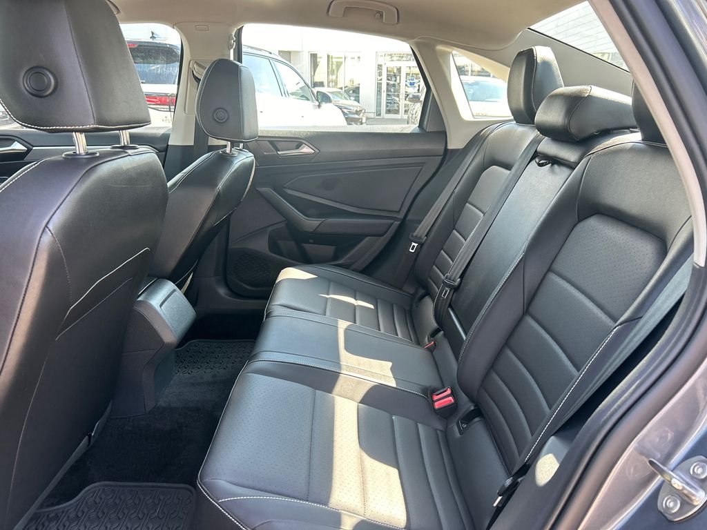 Used 2024 Gray Volkswagen 1.5T SE image 22