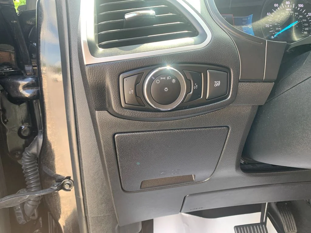 Used 2023 Black Ford SE image 32