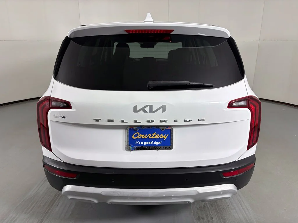 Used 2022 White Kia LX image 7