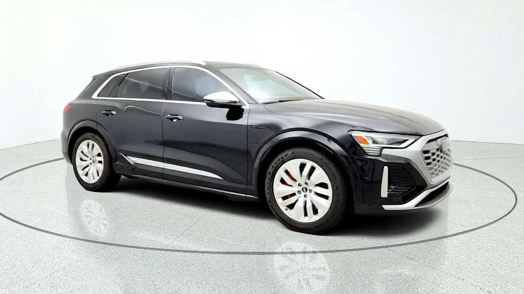 Used 2024 Mythos Black Metallic Audi quattro Premium Plus w/ 19.2 kW Charger & Trailer Hitch image 3