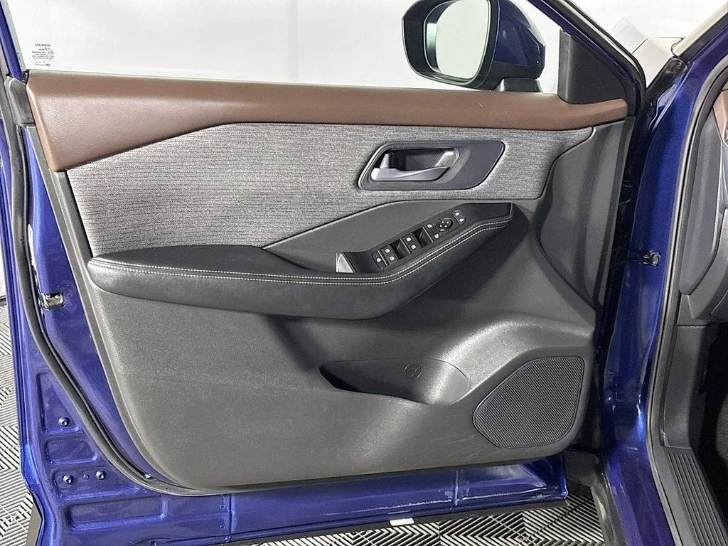 Used 2023 Blue Nissan SV image 10
