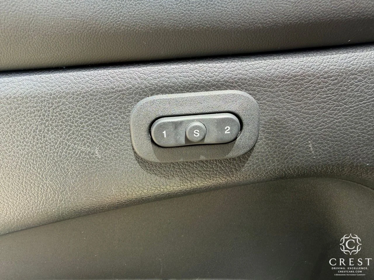 Used 2022 Diamond Black Crystal Pearlcoat Jeep Limited image 12