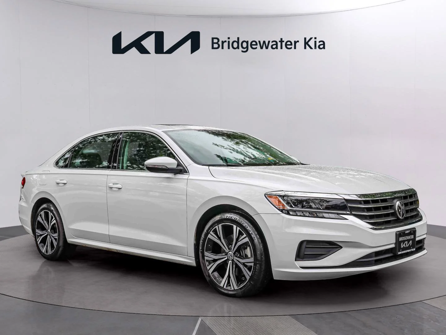 2021 Volkswagen Passat 2.0T SE Auto's photo