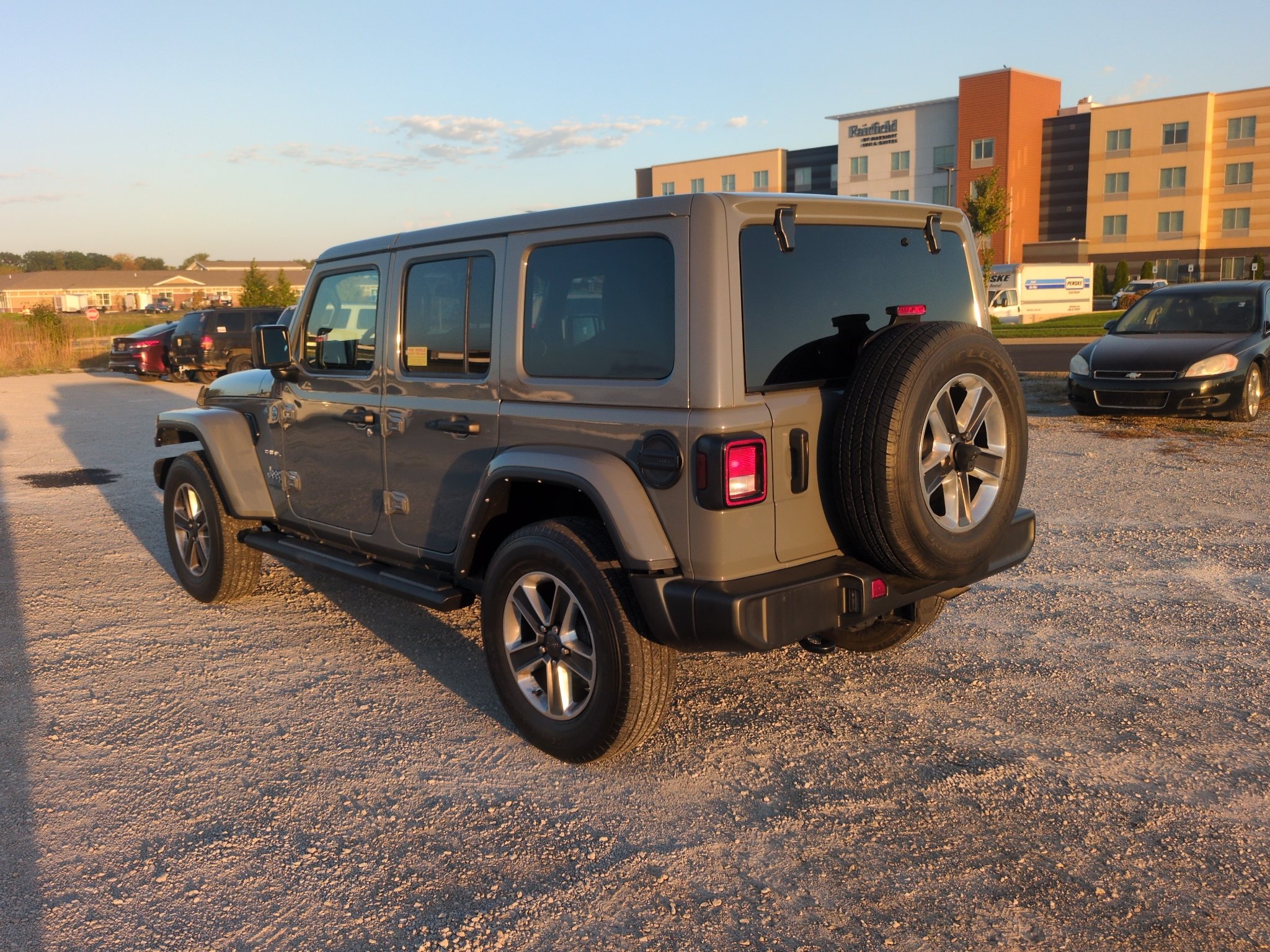 Used 2021 Sting-Grey Jeep Unlimited Sahara image 7