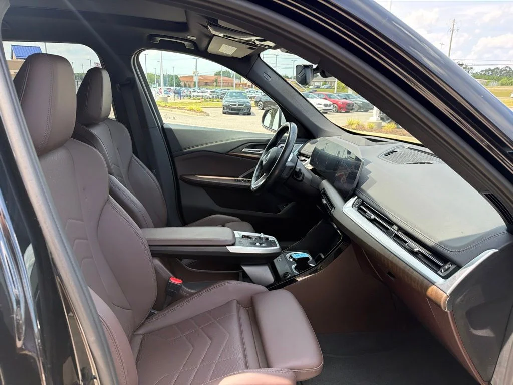 Used 2023 Black BMW xDrive28i image 25