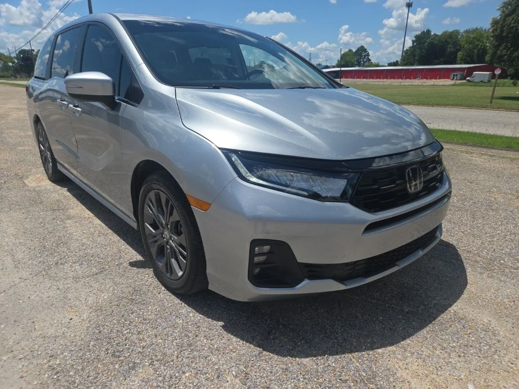 Certified Used 2025 Silver Honda Touring image 1
