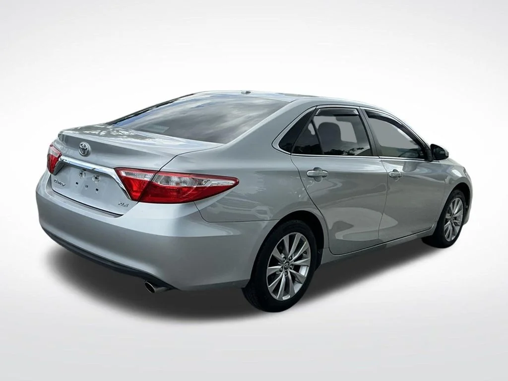 Used 2017 Silver Toyota XLE image 11