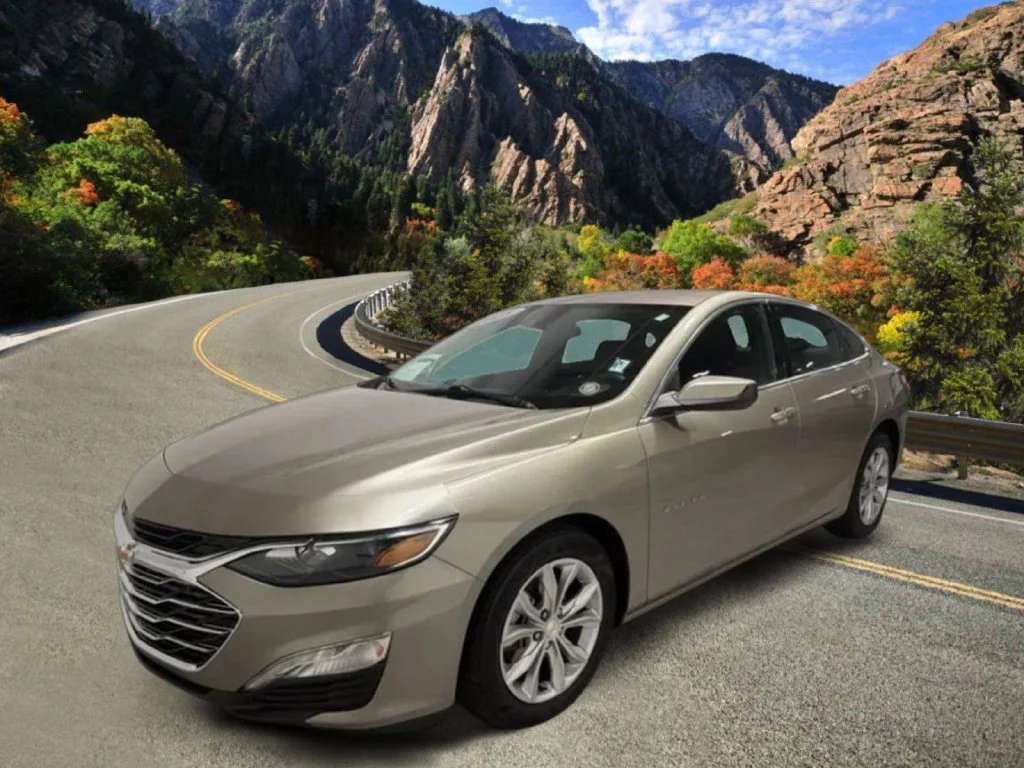 Used 2025 Gray Chevrolet LT image 3