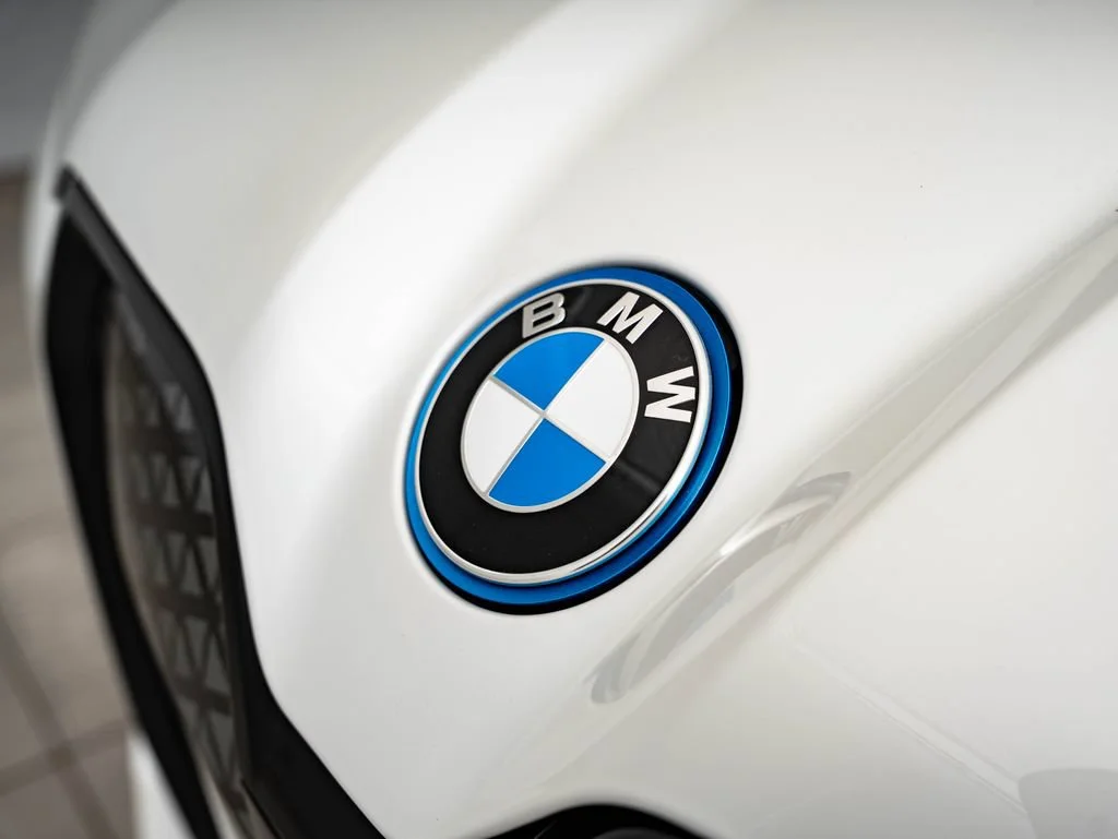 Certified Used 2025 Mineral White Metallic BMW xDrive50 image 3