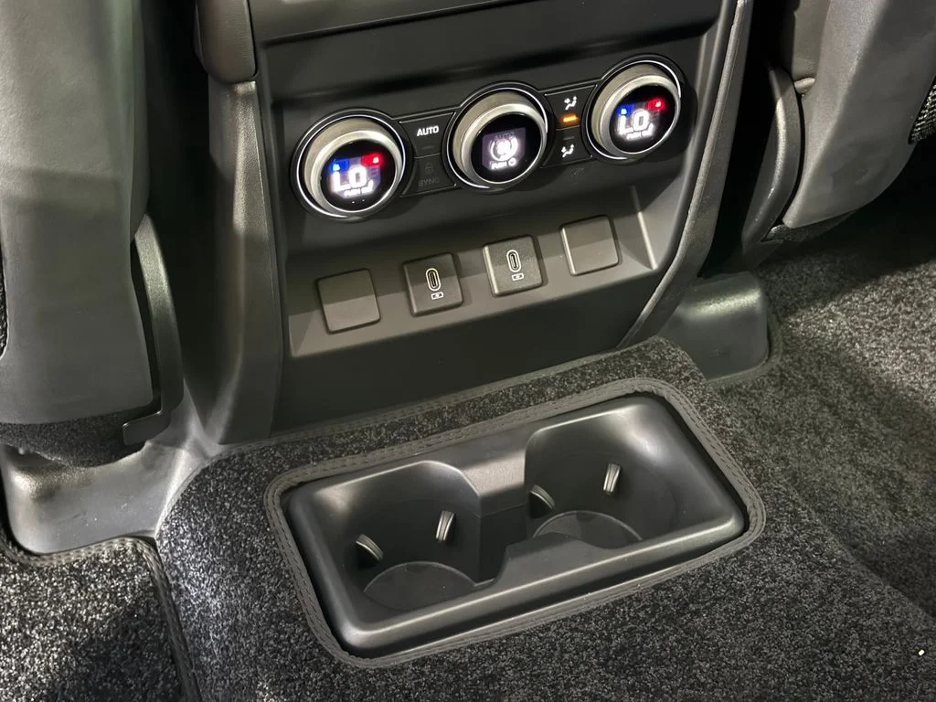 New 2026 Fuji White Land Rover X-Dynamic SE image 15