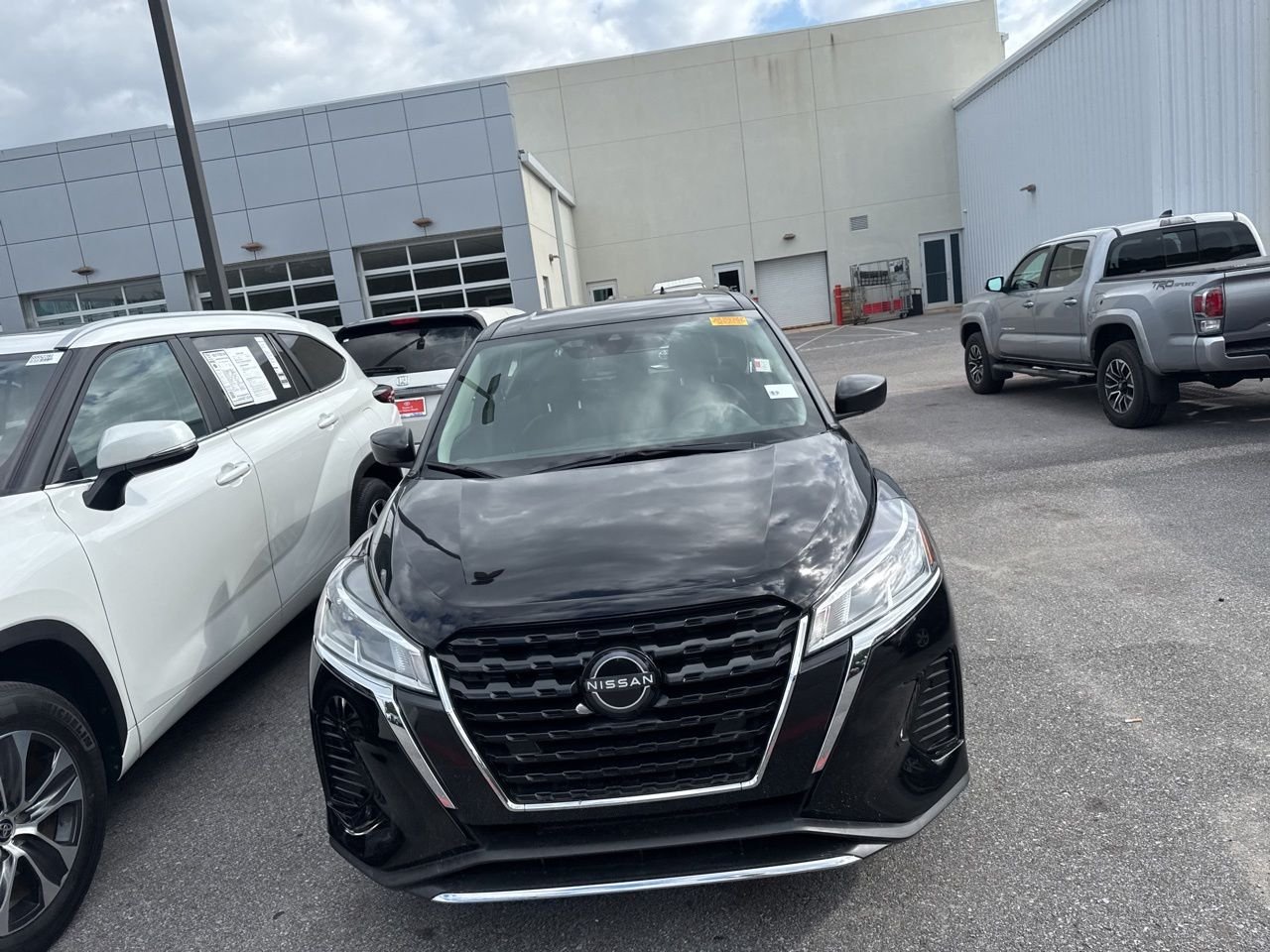 Used 2022 Black Nissan S image 2