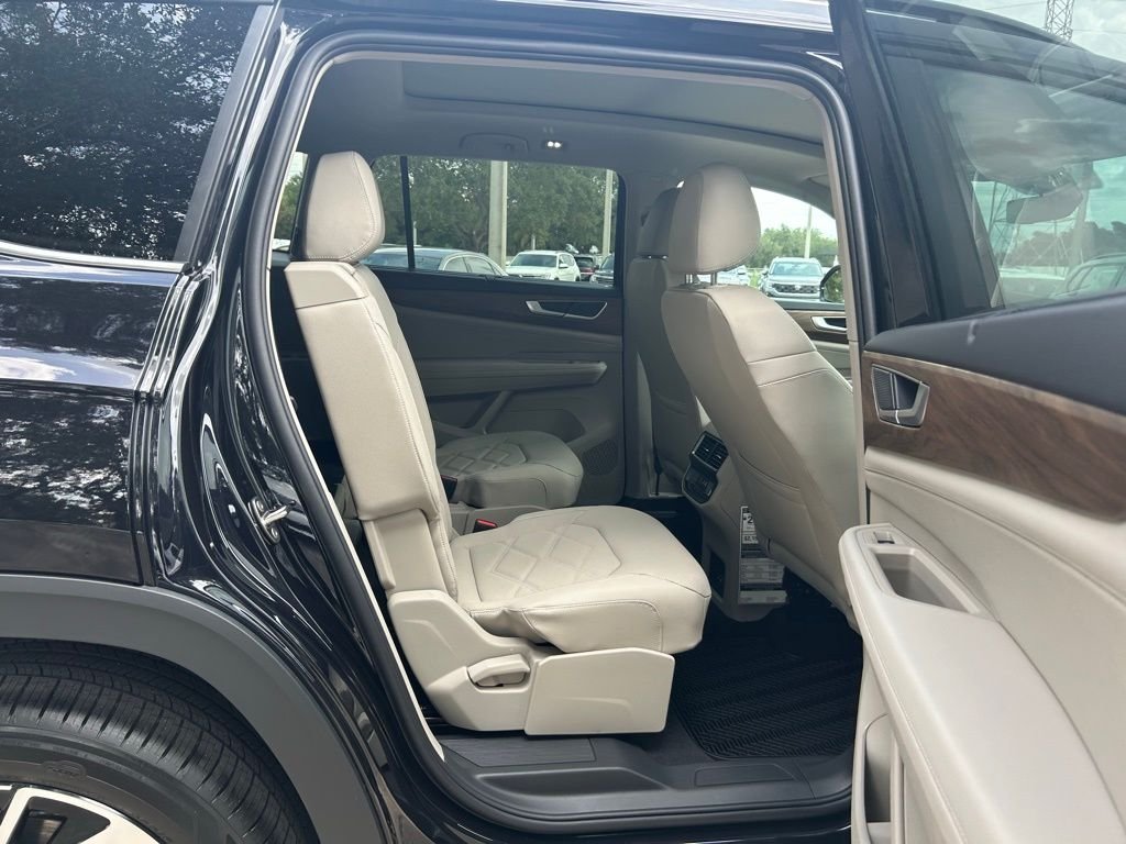New 2026 Black Volkswagen SE w/Technology image 34