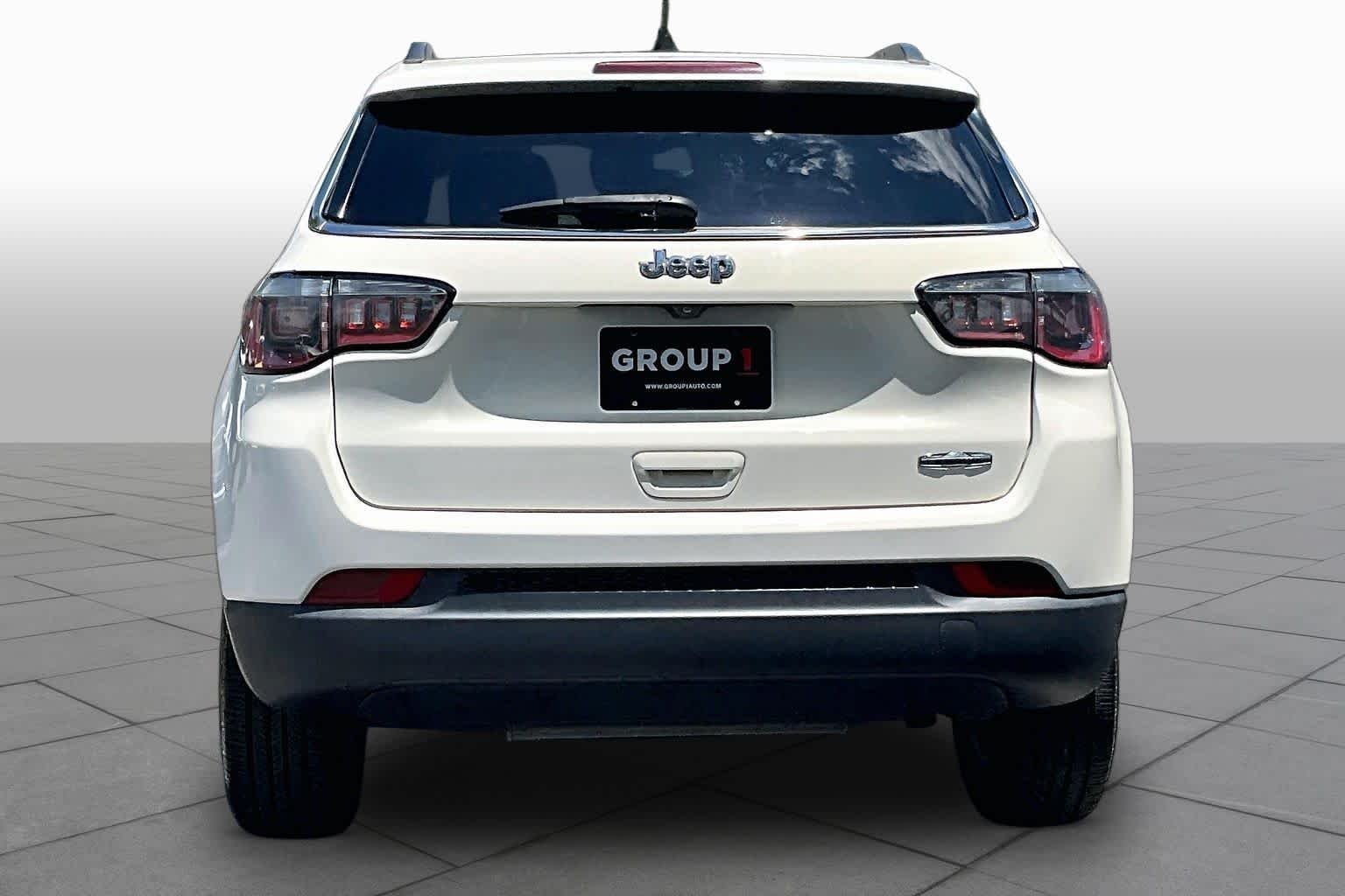 Used 2018 White Clearcoat Jeep Latitude image 5