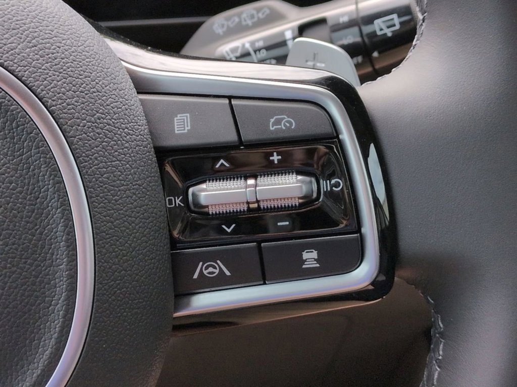 New 2026 Snow White Pearl Kia LXS image 26