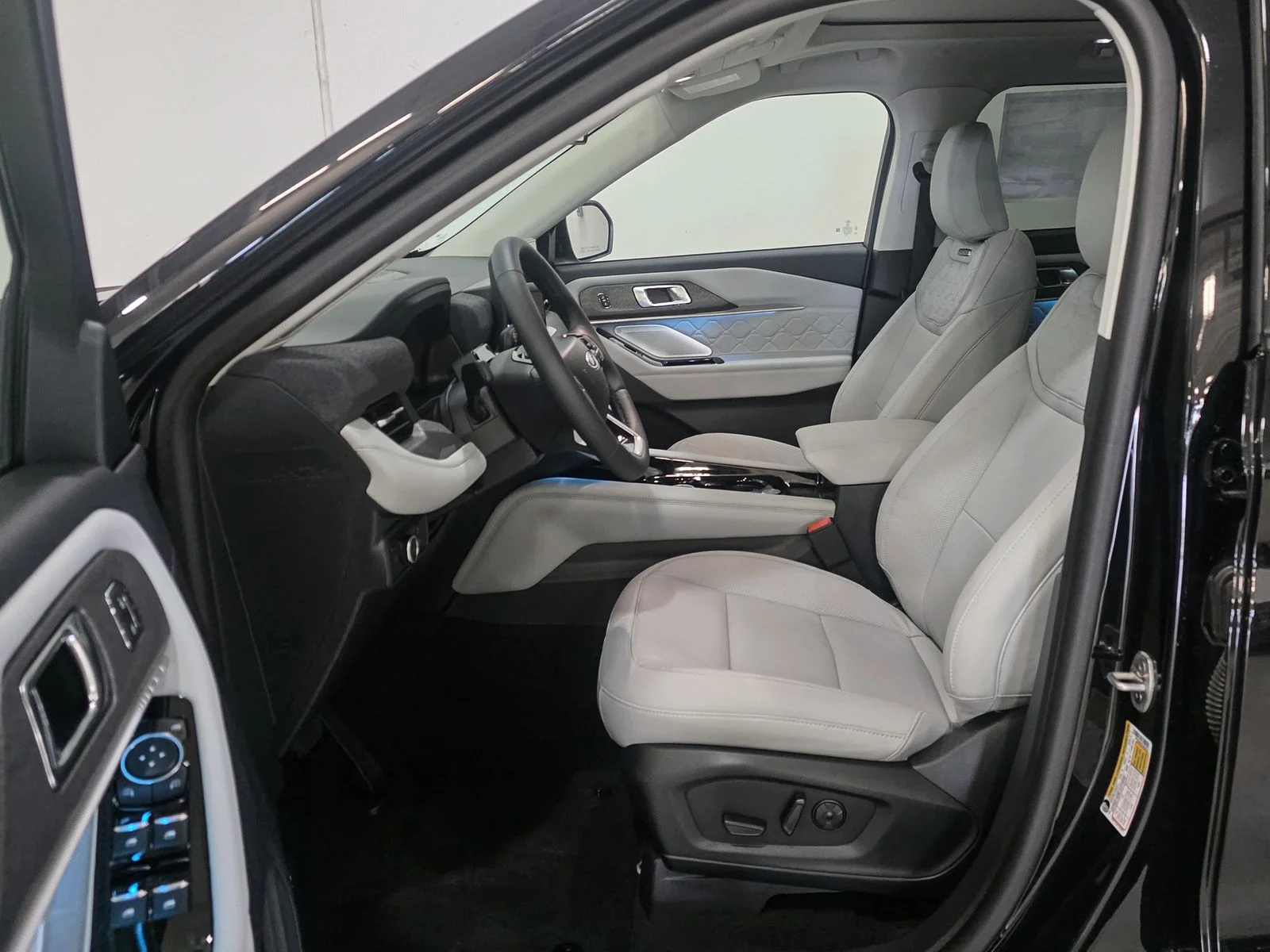 New 2026 Agate Black Metallic Ford Platinum™ image 20