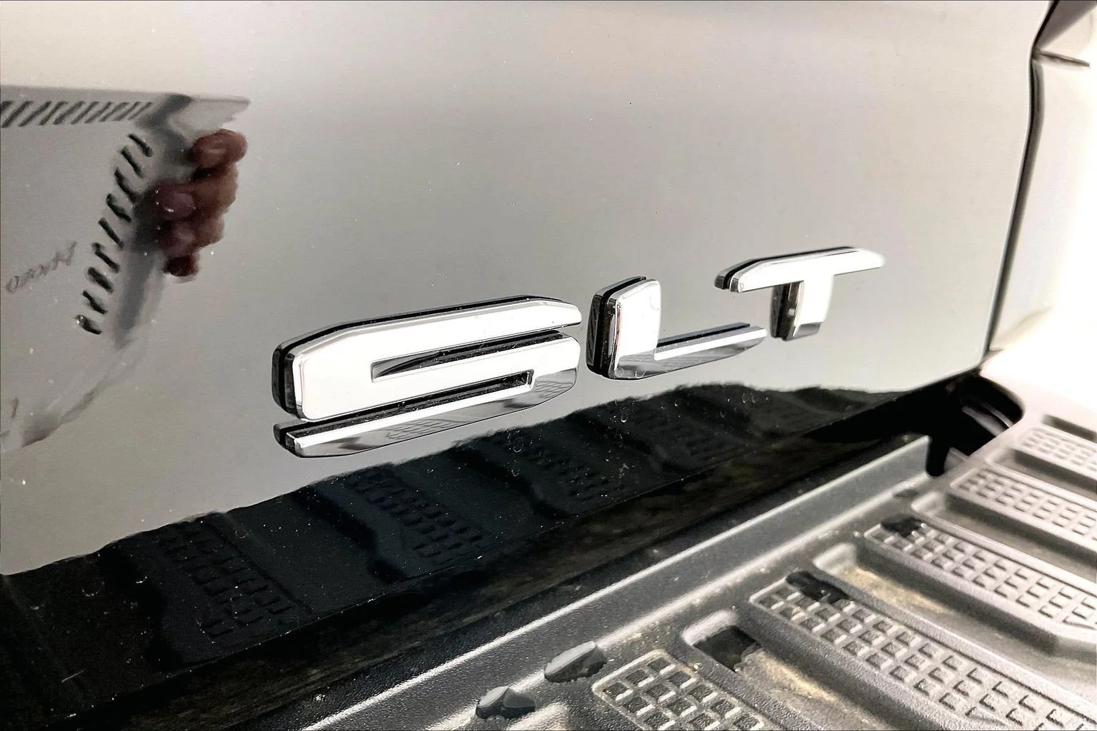 New 2026 Onyx Black GMC SLT image 17