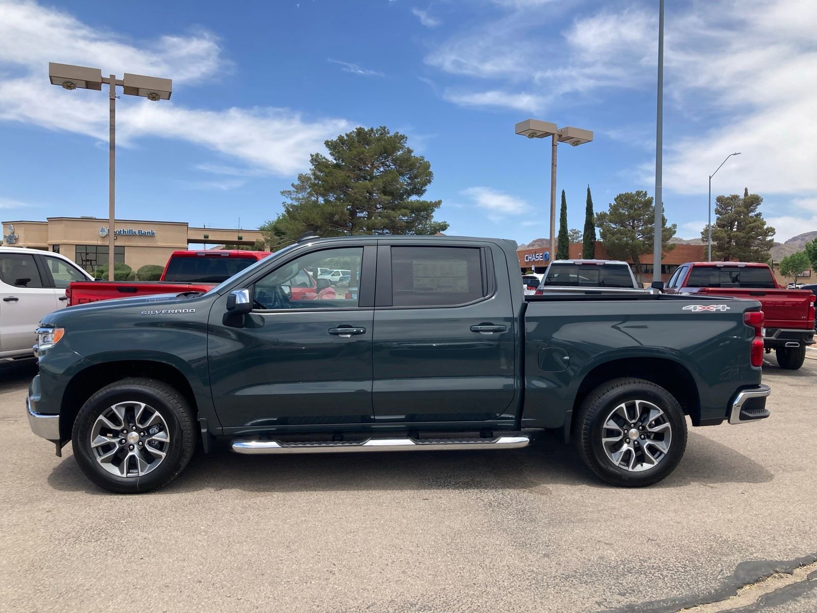 2025 Chevrolet Silverado 1500 LT - Photo 13