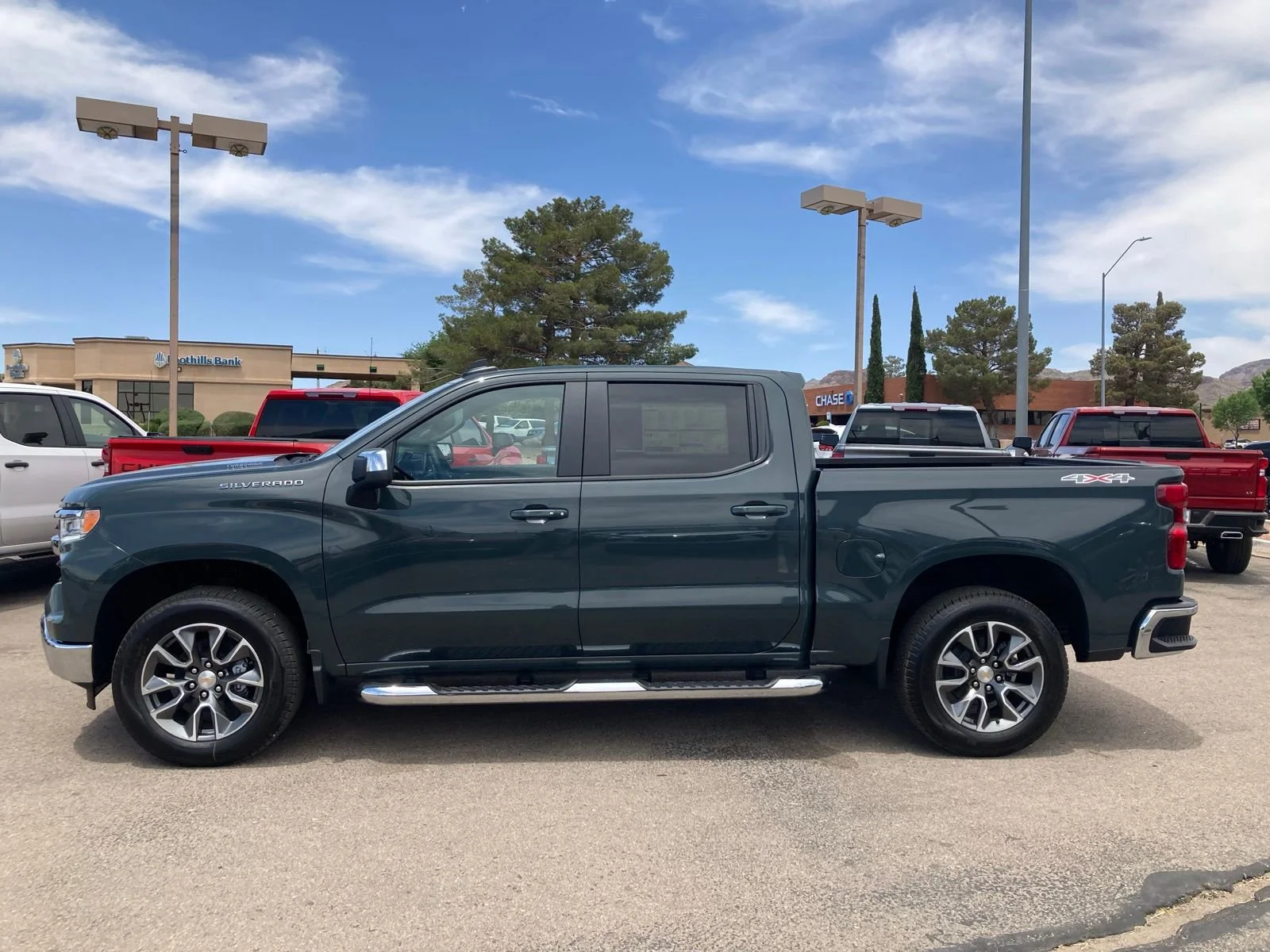 2025 Chevrolet Silverado 1500 LT - Photo 13