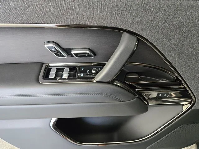 Used 2023 Gray Land Rover SE Dynamic image 20
