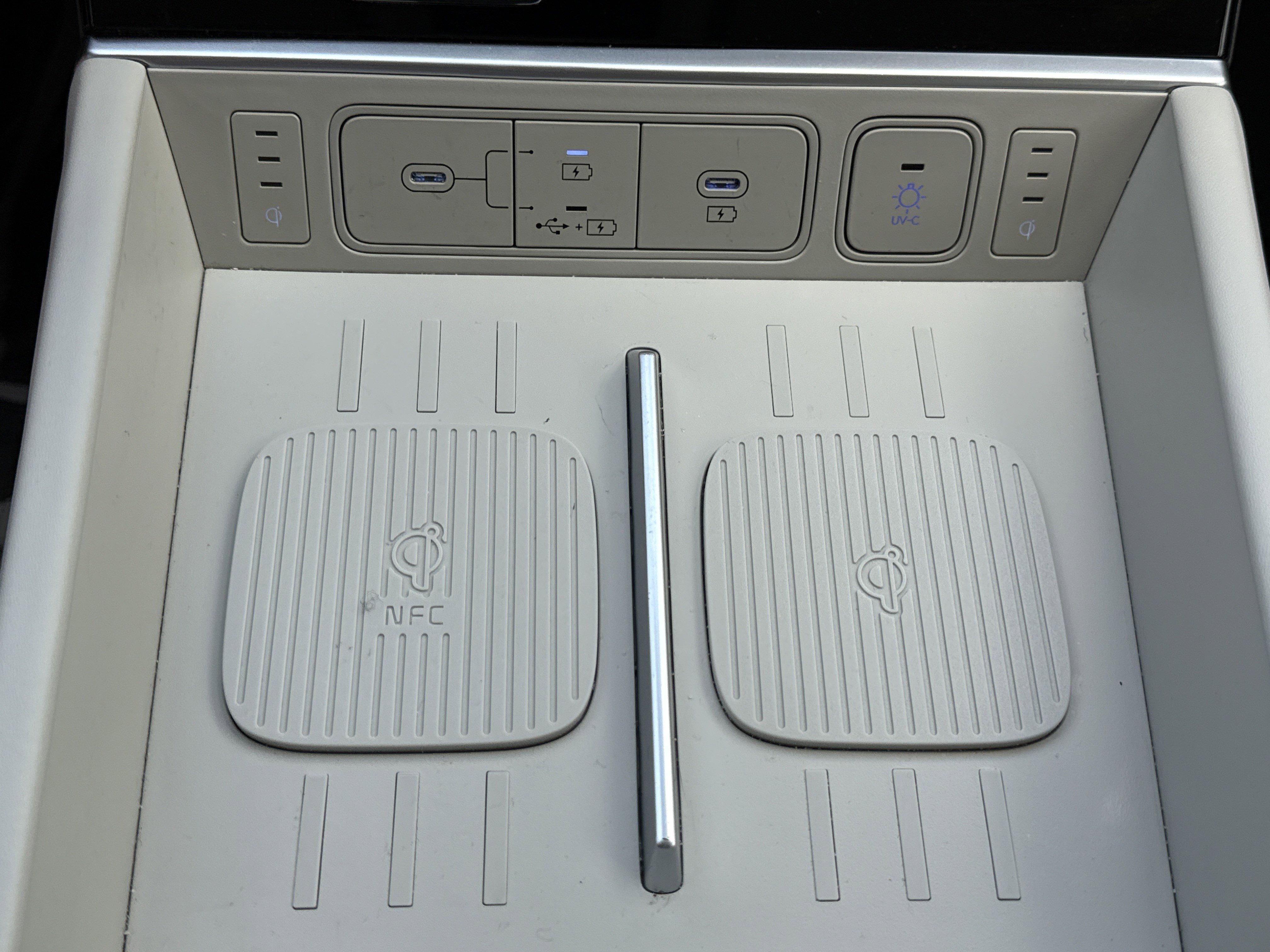 Used 2025 Serenity White Hyundai  image 36