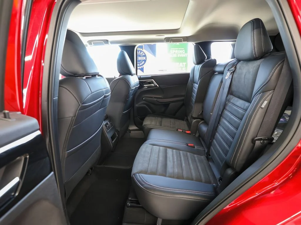 New 2025 Red Diamond Mitsubishi SE image 29