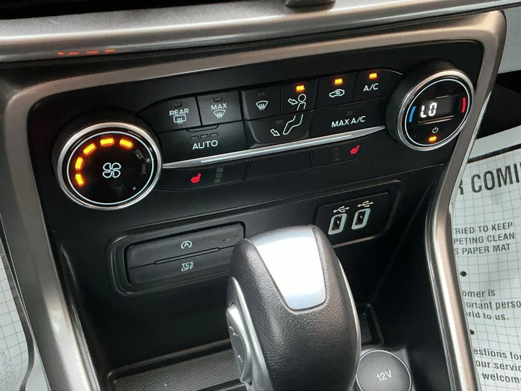 Used 2020 Red Ford SE image 17