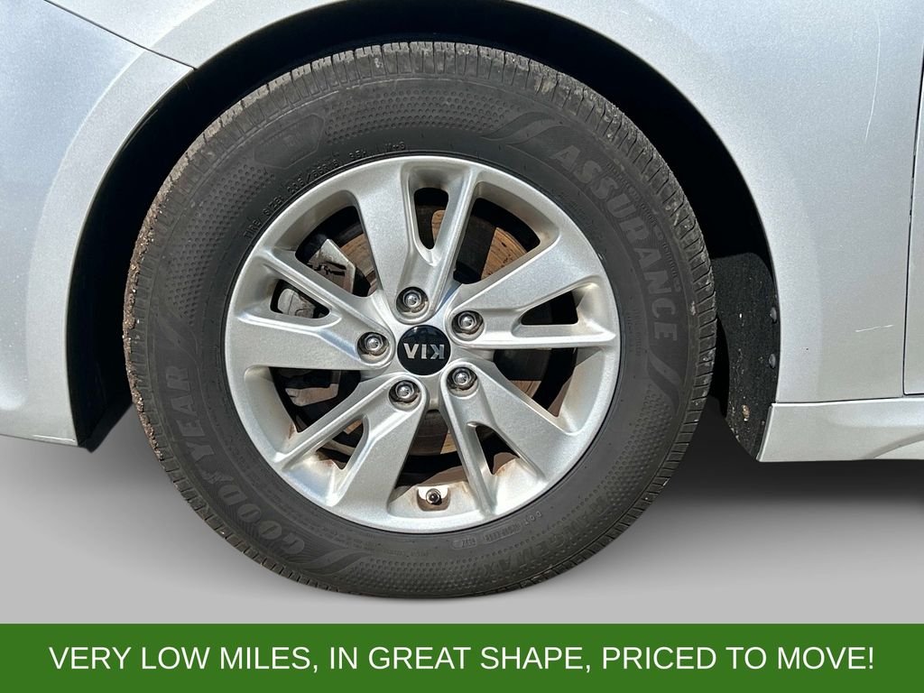 Used 2017 Silver Kia LX image 9