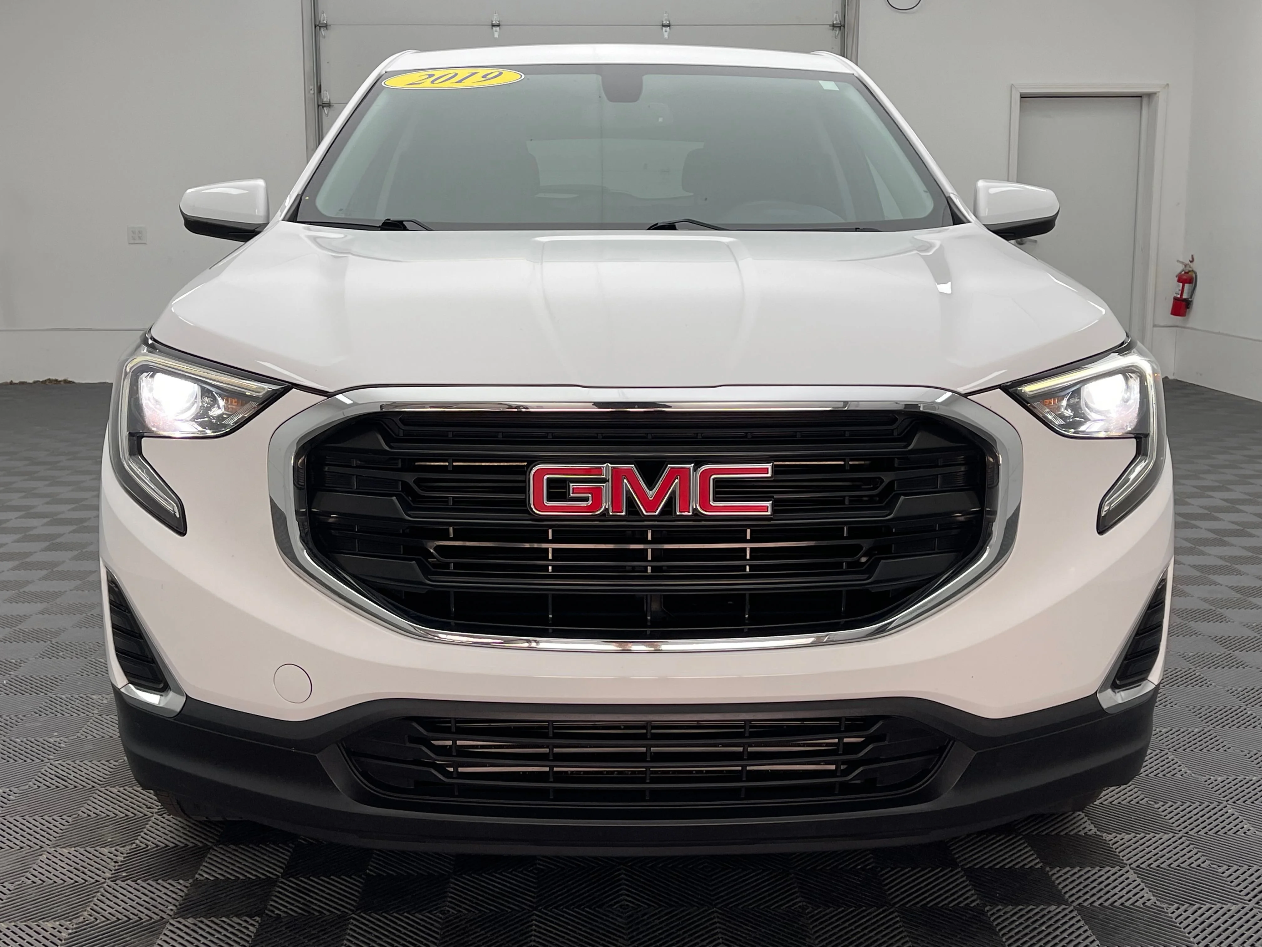 Used 2019 SUMMIT WHITE GMC SLE image 11